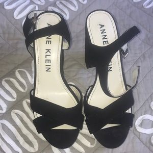 ANNA KLEIN HEELS